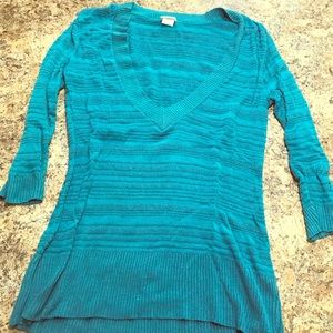 ¾ sleeved blue top